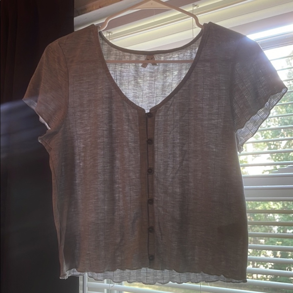 kohl’s crop top, button detailing.